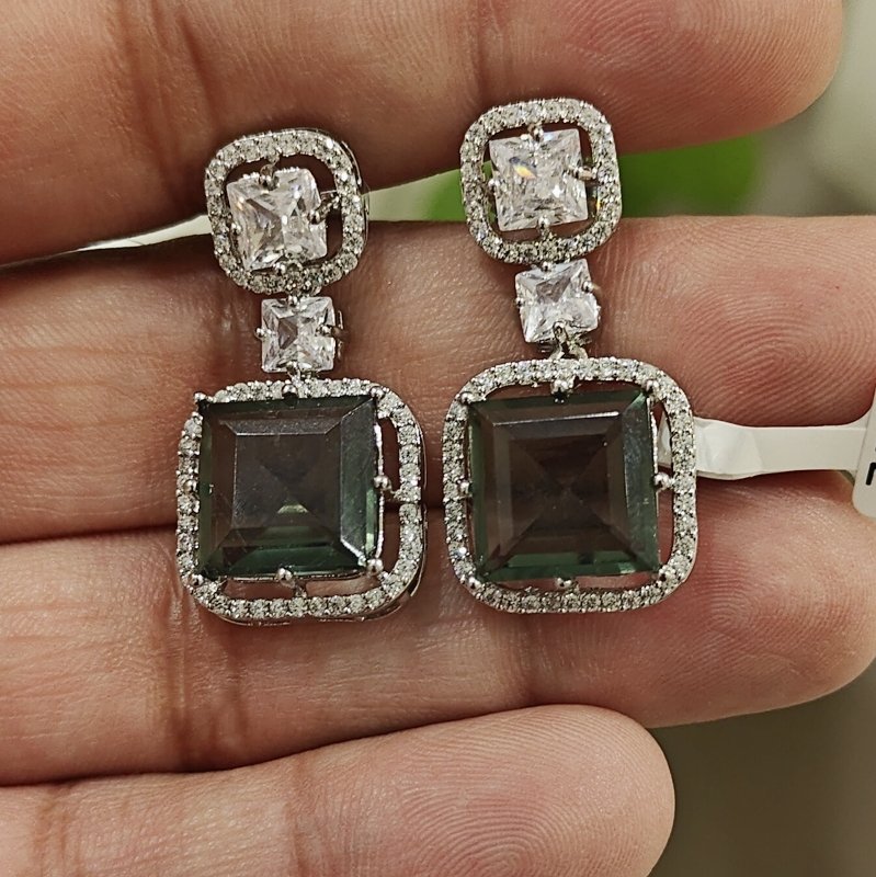 Hetal AD earrings detail