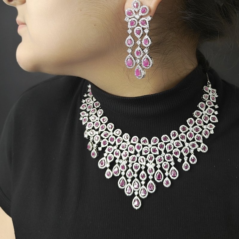 Miraya red neckline set