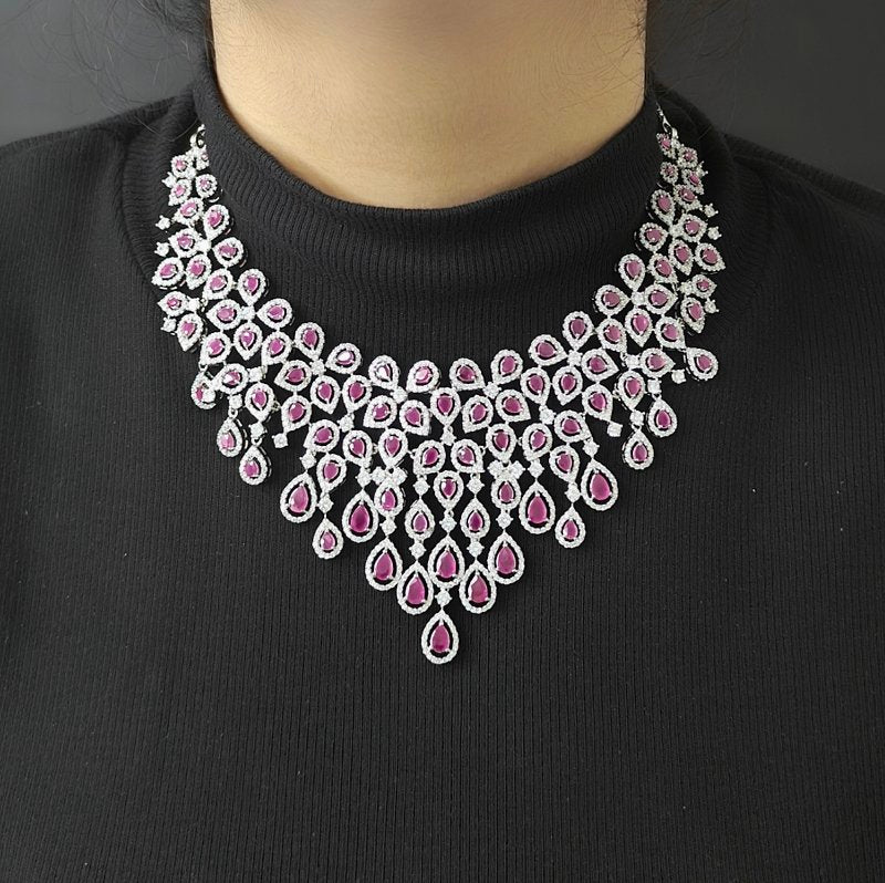 Miraya red neckline set detail