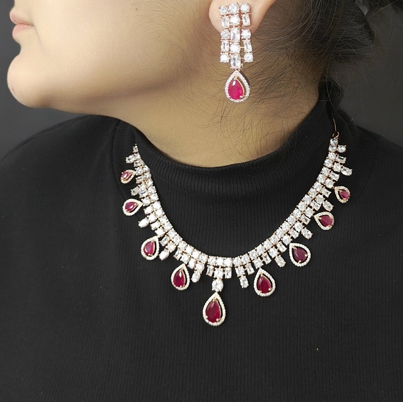 Lira red neckline set