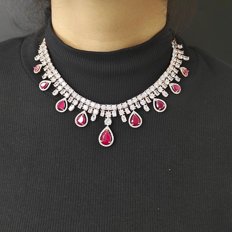 Lira red neckline set detail