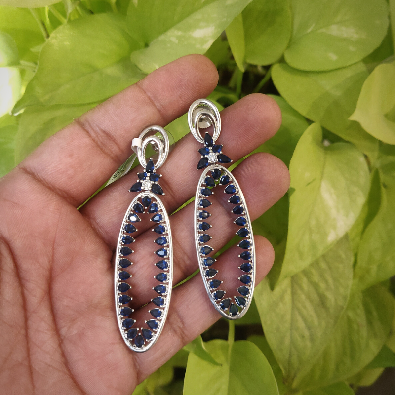 Mayra blue earrings detail