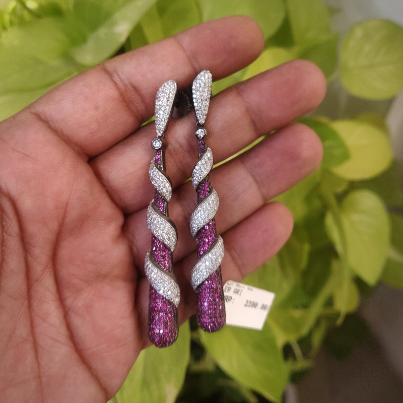 Nirvi AD earrings detail
