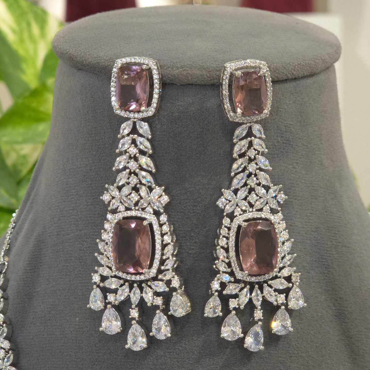 Sharvi AD necklace set detail