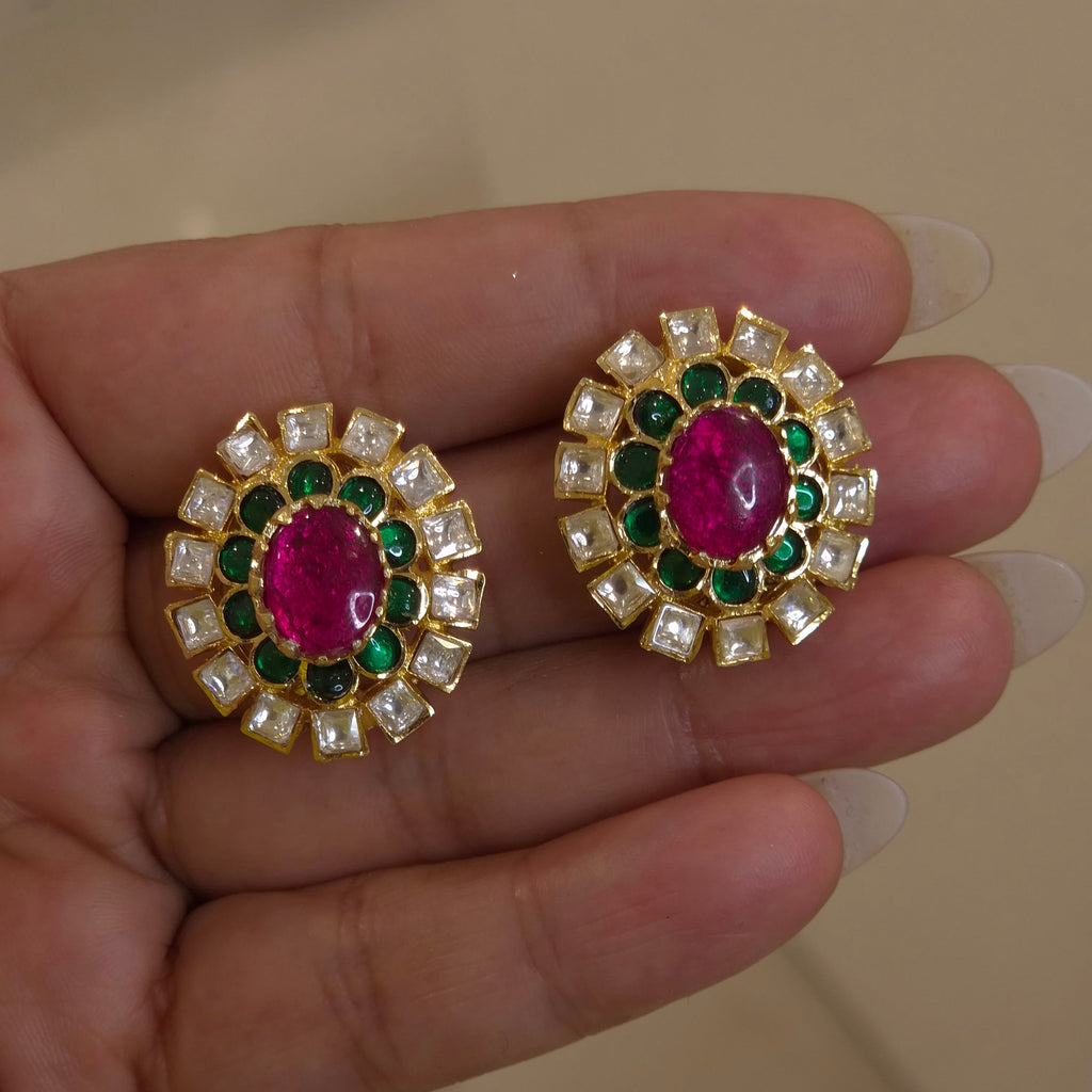 Mira moissanite polki floral studs detail
