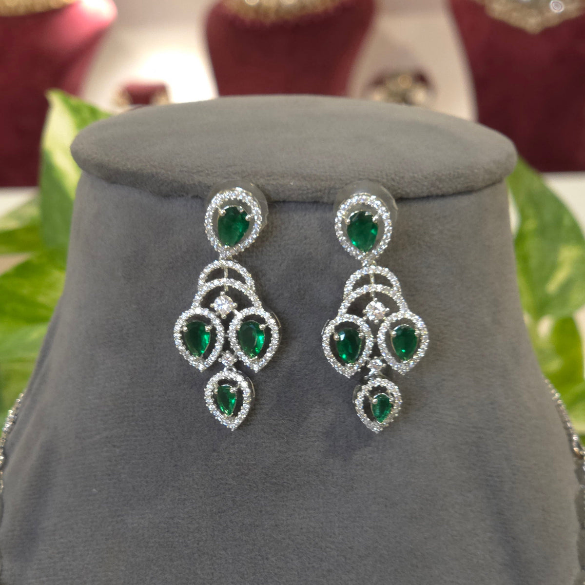 Charita AD necklace set detail